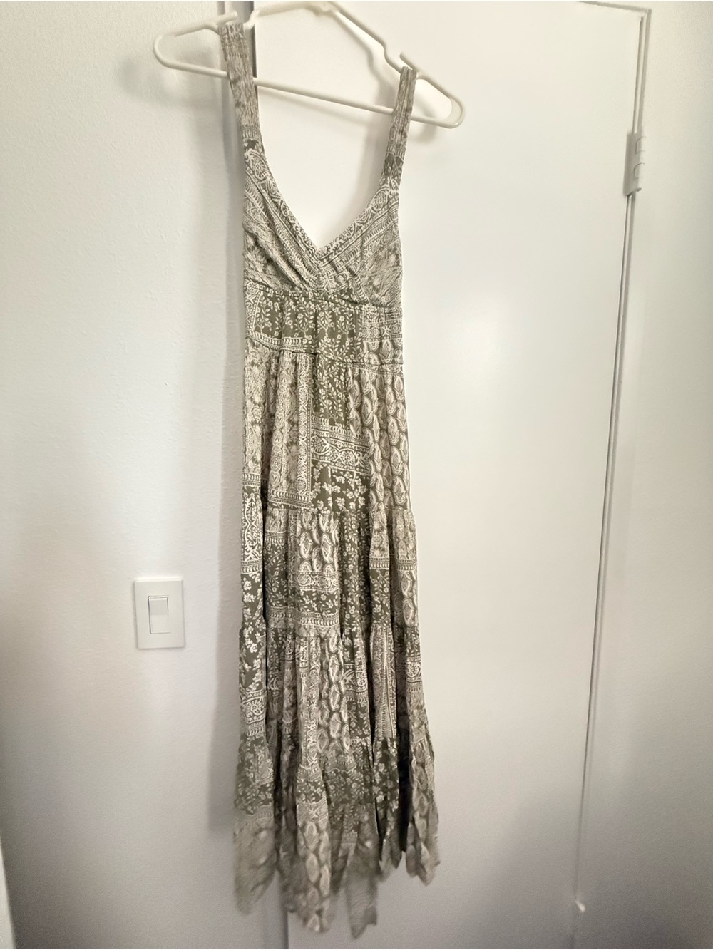 Vici Sage Patterned Midi Backless Dress